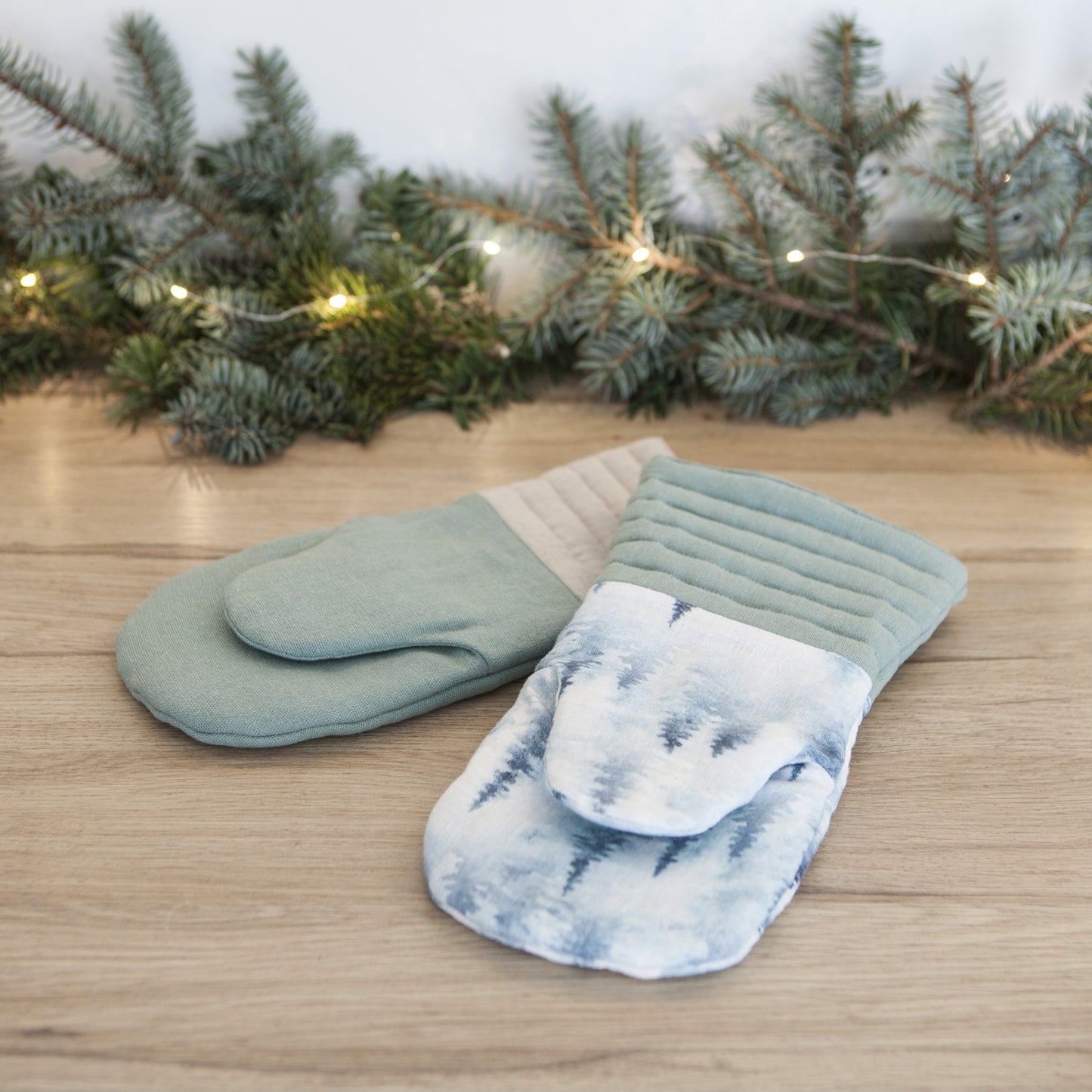 Christmas Linen Oven Mitt