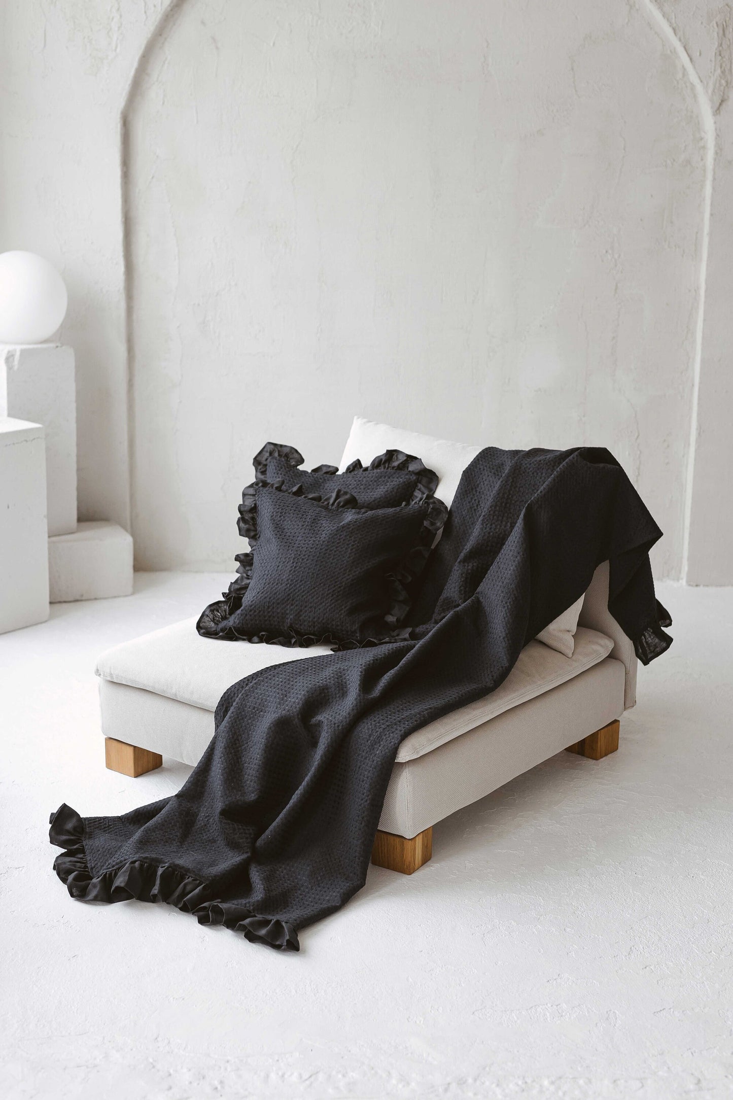 Luxury Decorative Linen Cushion with Ruffles